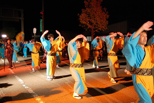 辰口まつり「じょんから踊りコンクール」参加の様子